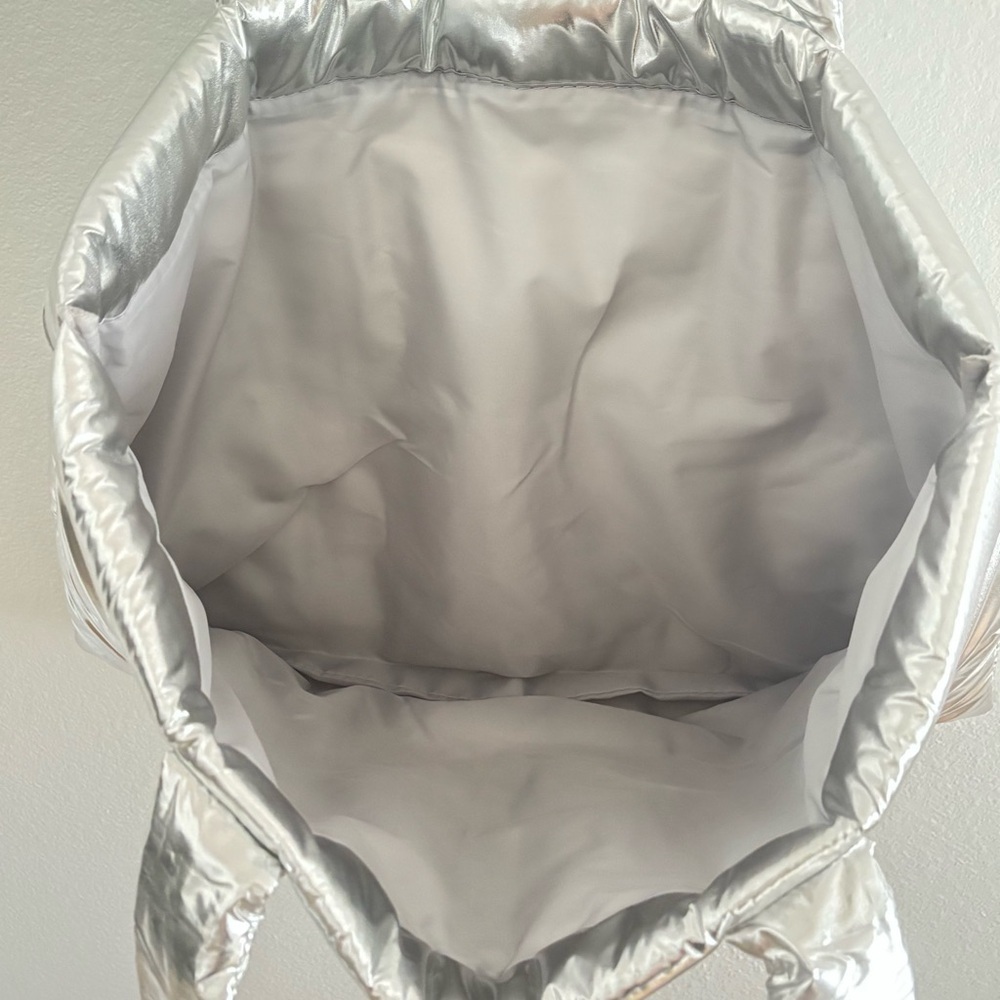 NWT Bath & Body Works Metallic Silver Quilted Tote Bag Winter Holiday Puffer - Picture 6 of 12